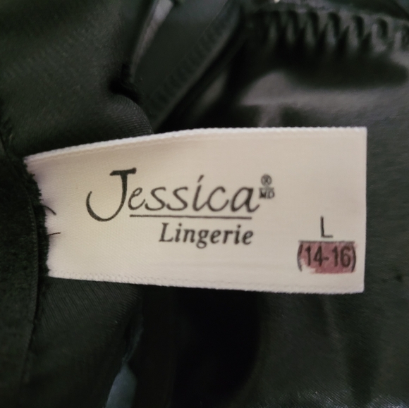 Satiny Lacy Lingerie with adjustable straps - Picture 6 of 7